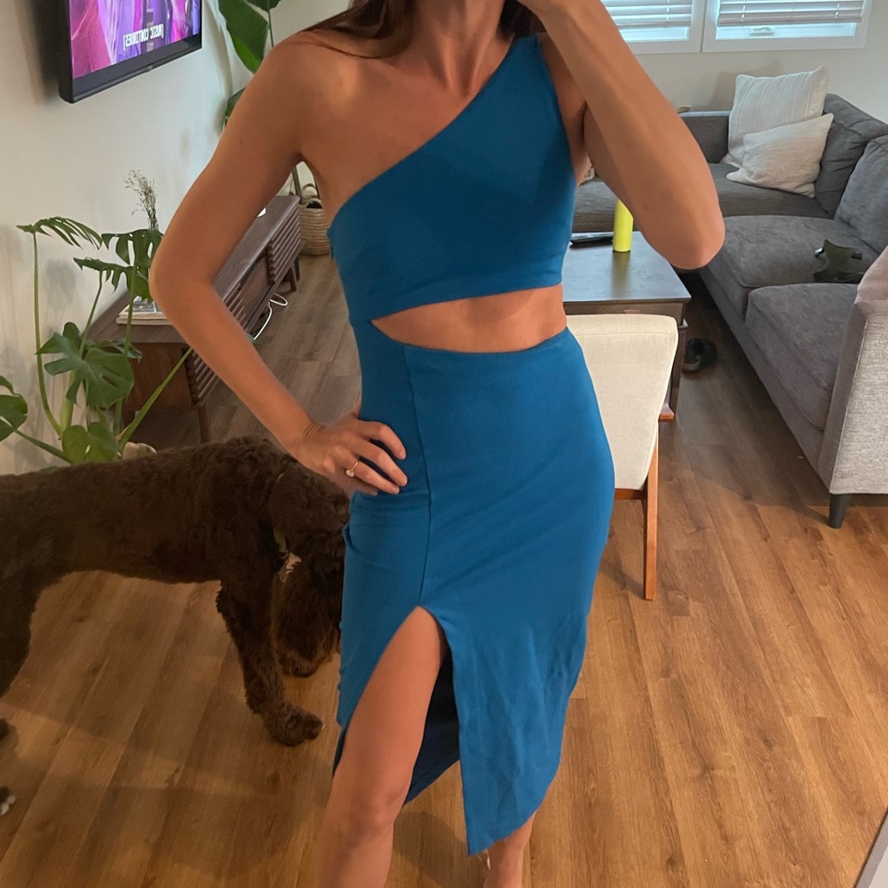 NBD CUT OUT DRESS. SIZE XS. RUNS TTS